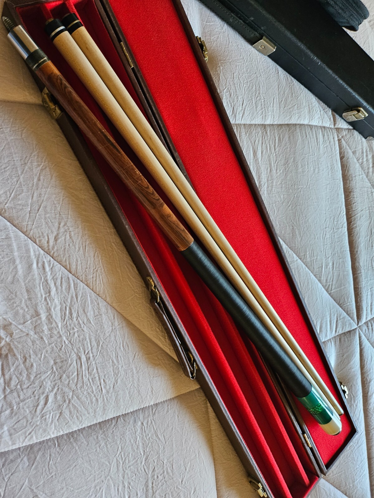 "DOC FRYE 3 Piece Pool Cue Set in Hard Case, VERY NICE