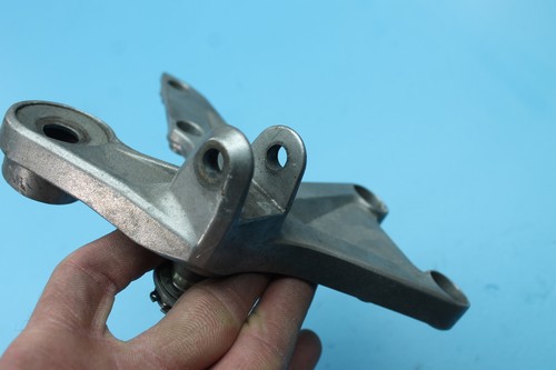940 08-11 JUEGO TRASERO DERECHO HONDA CBR1000RR REPOSAPIÉS CONDUCTOR REPOSAPIÉS - Imagen 4 de 9