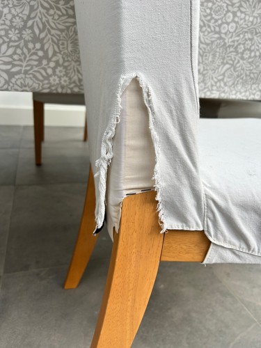 Extendable dinning table and 6 chairs, oak, with white washable covers - Picture 5 of 10