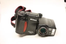 Nikon Coolpix 950 Digital Point and Shoot Camera Retro Design Selfie Screen