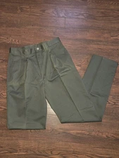 MEN'S WRANGLER RIATA RELAXED FIT PANT SZ. 33 x 34 - GREEN- PLEAT FRONT