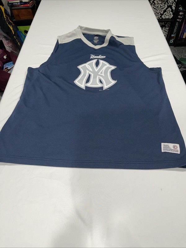 new york yankees sleeveless shirt Large