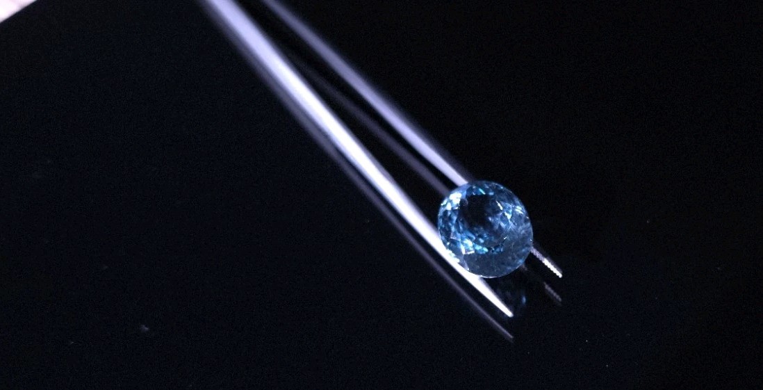 Topaze bleue naturelle 13.95 ct en forme ovale, le cadeau d'anniversaire idéal pour elle