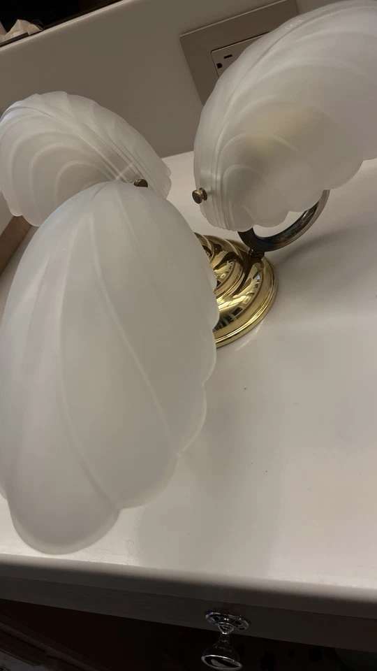 Lámpara de techo de latón 3 hojas esmeriladas en forma de luz de montaje empotrado, con herrajes Foto 4 de 4