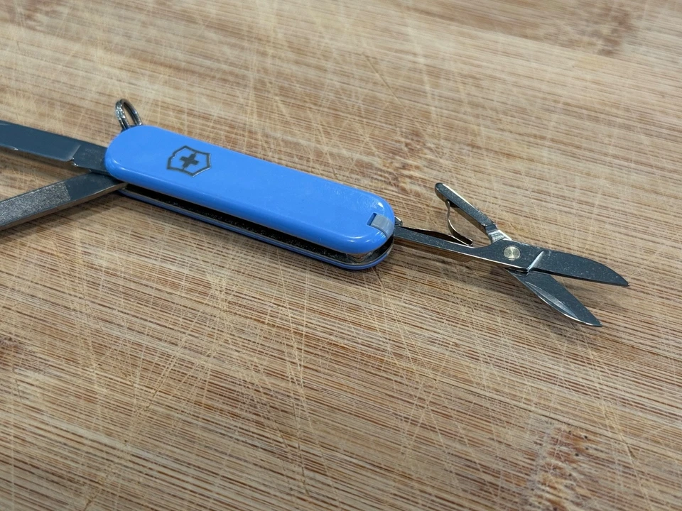 Victorinox Швейцарский армейский нож классический 58 мм SAK - снят с производства лаванды - отличном! - Изображение 2 из 4