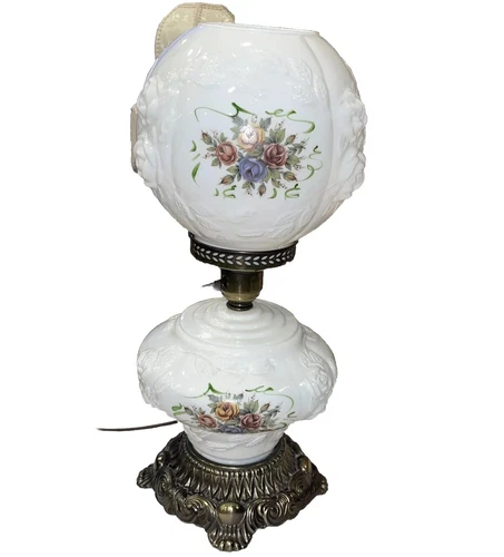 VTG MID CENTURY VICTORIAN STYLE GWTW MILK GLASS LAMP THREE WAY SWITCHES...roses