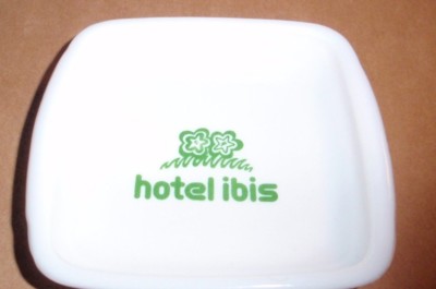 VINTAGE MILK GLASS HOTEL IBIS SOUVENIR SOAP DISH TRINKET DISH EUC 