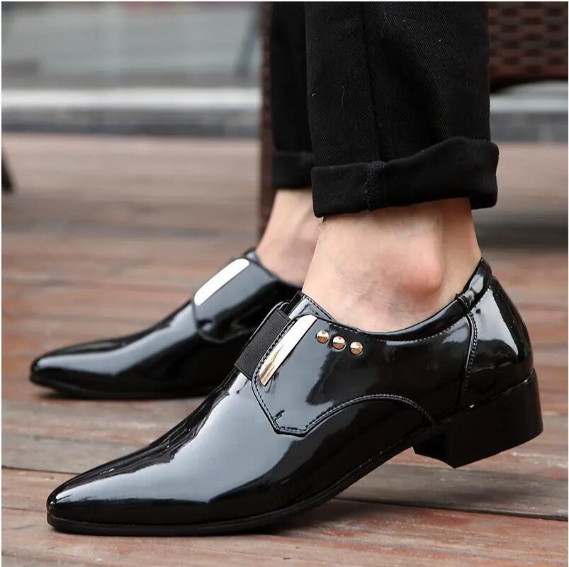 SAOLA Scarpe da uomo inglesi a punta eleganti business rivetti slip on cinturino elastico moda
