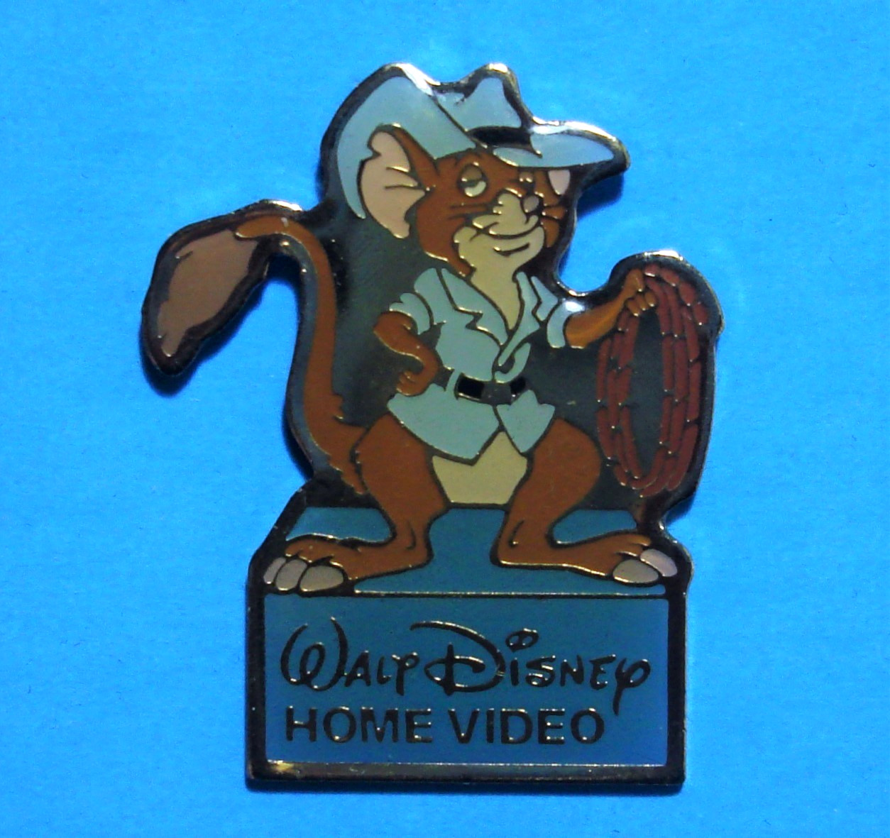WALT DISNEY HOME VIDEO - JAKE - THE RESCUERS DOWN UNDER - VINTAGE © DISNEY PIN