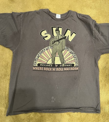 Sun Records Elvis Presley T-shirt. Size Large?