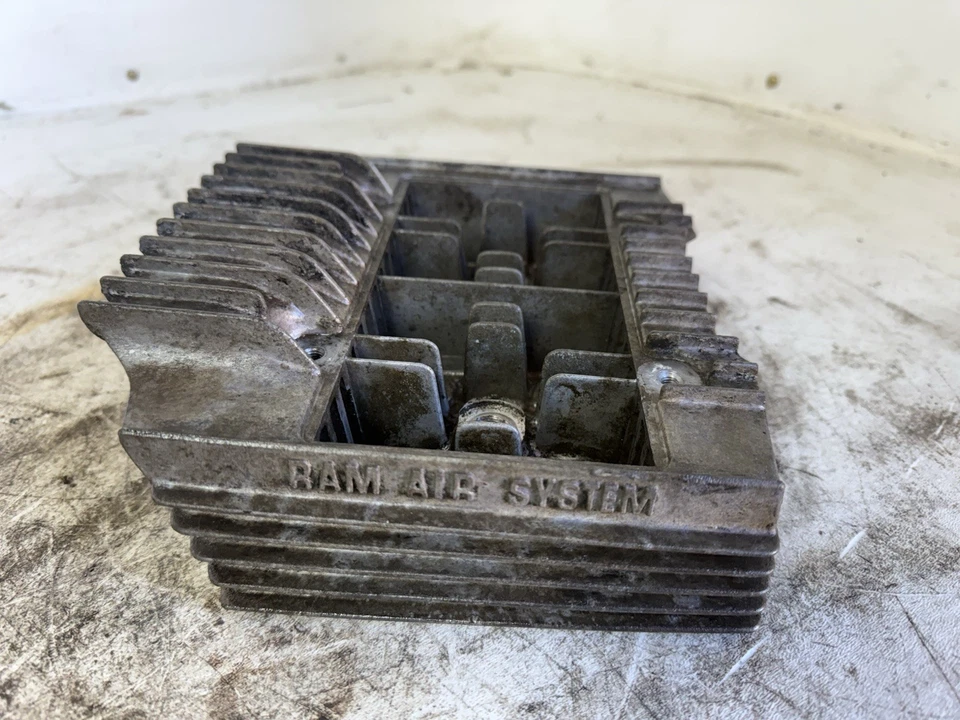 Suzuki GT-185 1973-1978 culata OEM Foto 4 de 4