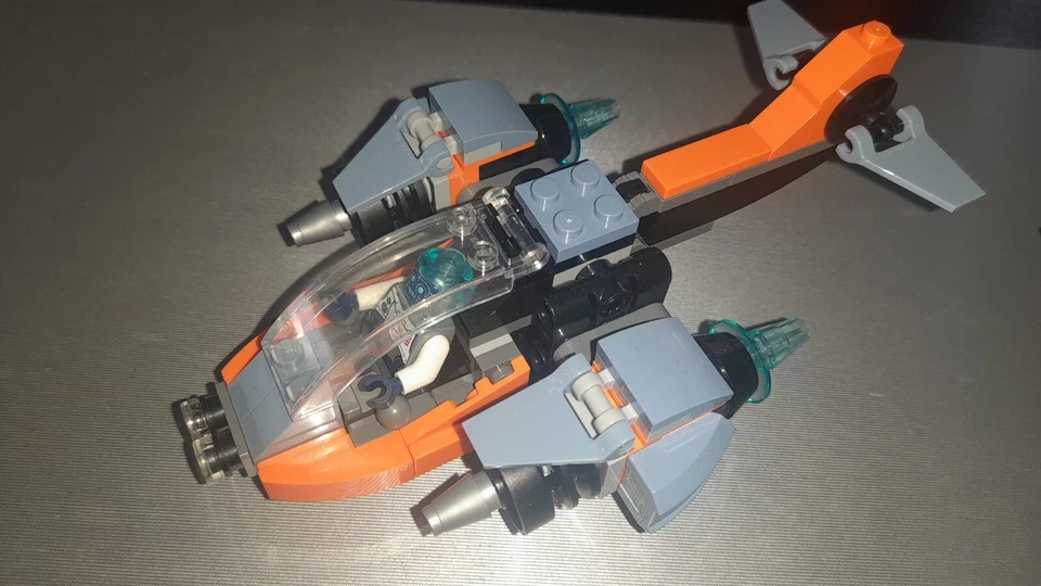 LEGO Creator 31111 Cyber Drone, foto 3 di 5