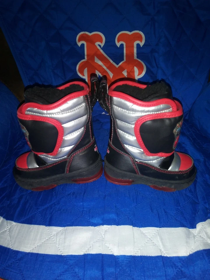 Disney Pixar Cars 2 Botas de Nieve de Invierno Iluminadas Niño Pequeño Talla 5 Negro Rojo Foto 2 de 4