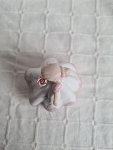 SBL - Regal House Collection - Lady With Pink Rose - Figurine Collectable - Picture 5 of 6