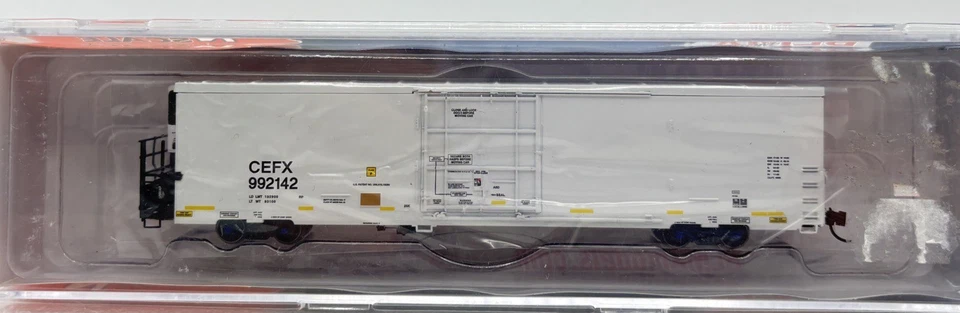 N Scale BLMA Models 15924 CEFX Trinity 64’ Reefer Refrigerator Car CEFX #992142 - Image 3 of 4