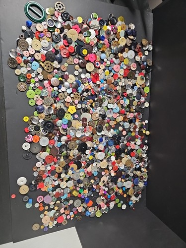 Unique Vintage Button Lot in Various Materials and Sizes Antique Crafts Art - Picture 5 of 5