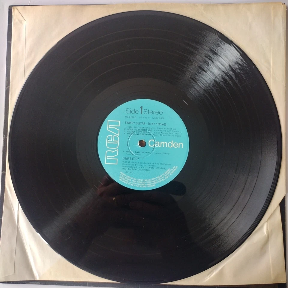 TWANGY GUITAR SILKY STRINGS DUANE EDDY VINYL ALBUM LP (1970) FREE UK DELIVERY  - Image 4 of 4