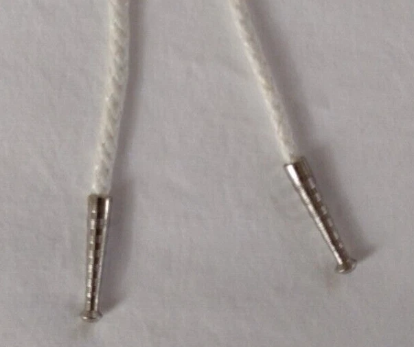 Corbata Bolo Blanca con Base Negra y Turquesa y Diamantes de Imitación Slide Foto 3 de 3