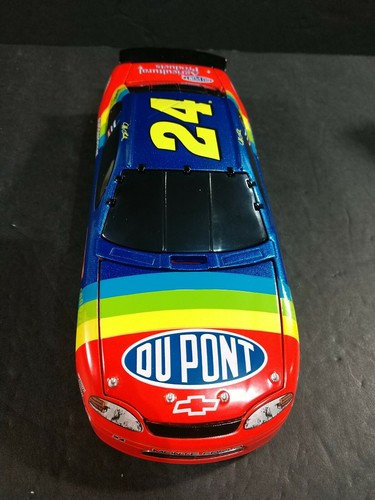 JEFF GORDON #24 DuPont 1999 Monte Carlo 1:24 Action - Picture 7 of 8