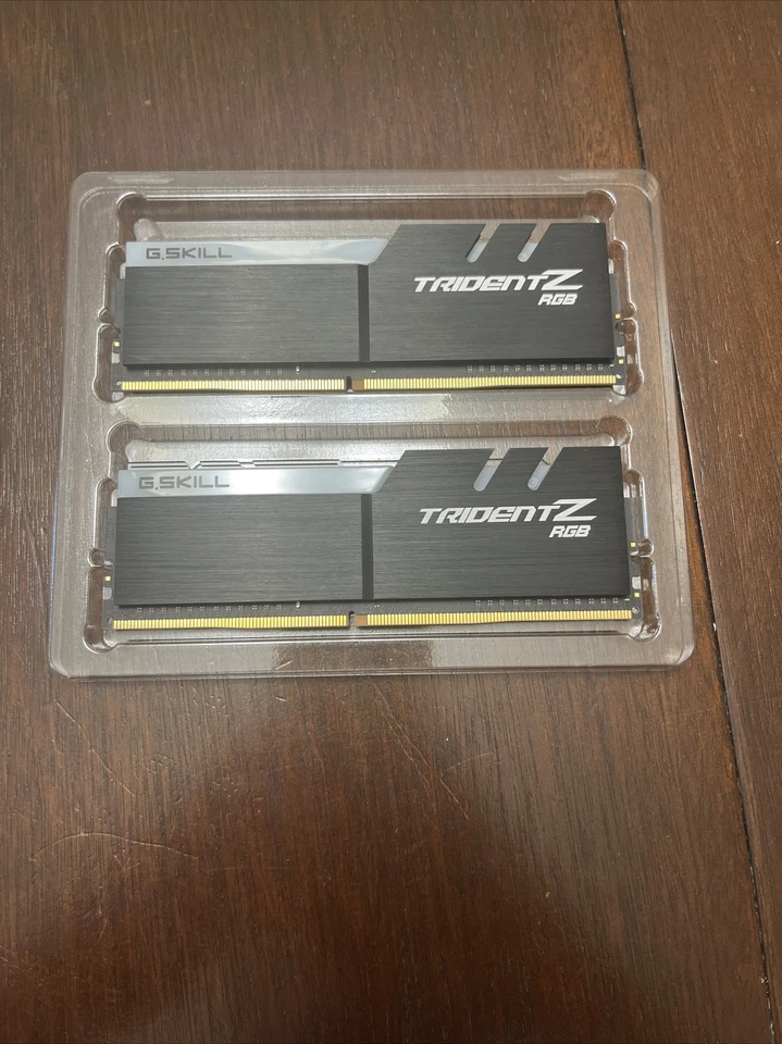 G Skill Trident Z RGB Ram (2x8 GB) DDr4 3000 CL 18, (F4-3000C16D-16GTZR) Foto 4 de 4