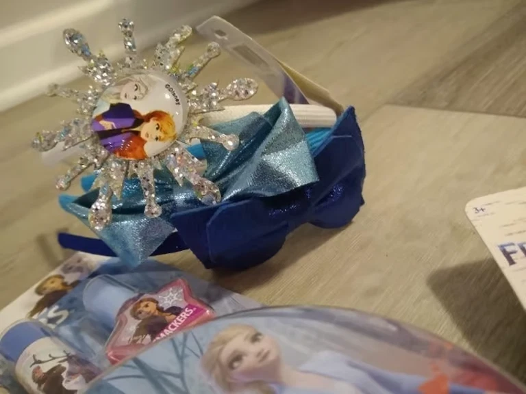New FROZEN 12 pcs Nail Polish Lip Balm Smackers Hair Bow Headbands Elsa Ann Set - Image 4 of 4