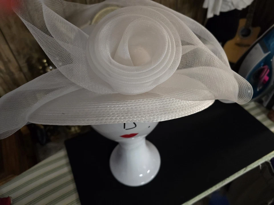Ladies White Poly Sun Hat w/ Face Net and Rose Bow - Nice Wedding Hat or party - Image 2 of 4