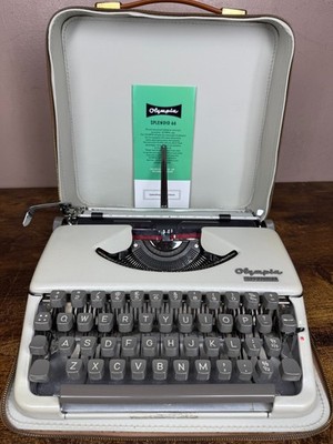 Excellent Serviced 1968 Olympia Splendid 66 Portable Typewriter UK Layout 11CPI