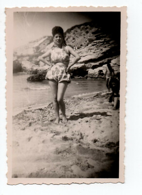 C23 Altes Foto Snapshot: Frau Bikini Puffhose Mode Marseille 13