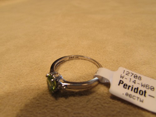 Anillo de diamantes de dos lados y piedra peridoto genuina de oro blanco de 14kt para dama - Imagen 7 de 9