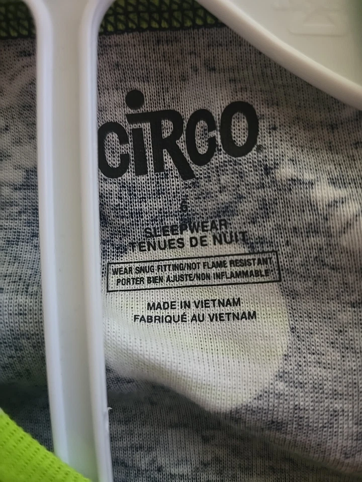 Juego de 2 pijamas Citrco Boys Space Theme talla 6 (NUEVO) Foto 3 de 4