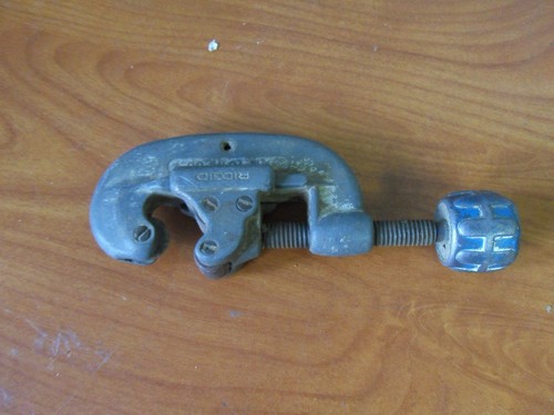 VINTAGE THE RIDGE TOOL CO. RIDGID NO. 00 3/16 TO 1 1/8" O.D PIPE CUTTER - 第 1/9 張圖片