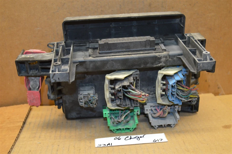 Chrysler 300 Dodge Charger 2006 caja de relé de fusibles módulo 04692031AI 617-23A1 Foto 4 de 4