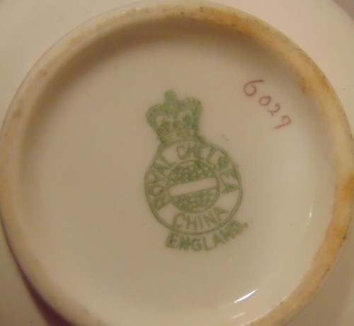8 English Royal Chelsea Cobalt Blue Gold Band China Tea Cups & Saucers British - Picture 6 of 7