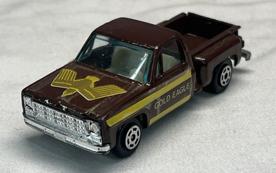 Yatming 1973-80 Chevrolet Stepside Pickup Truck Gold Eagle Chevy 1/64 Silverado
