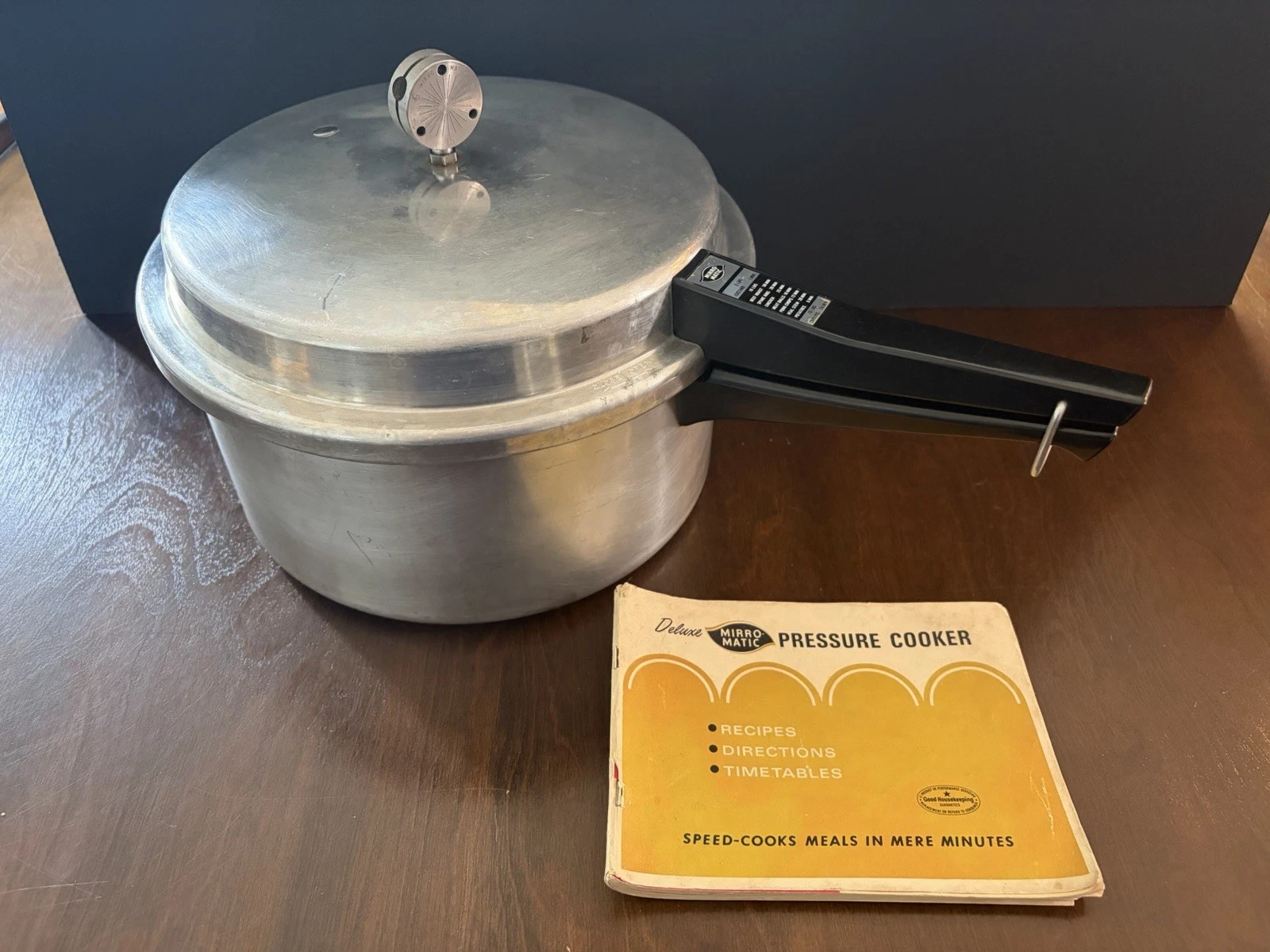 Vintage Mirro Matic Deluxe 6 qt Pressure Cooker Model M-0296