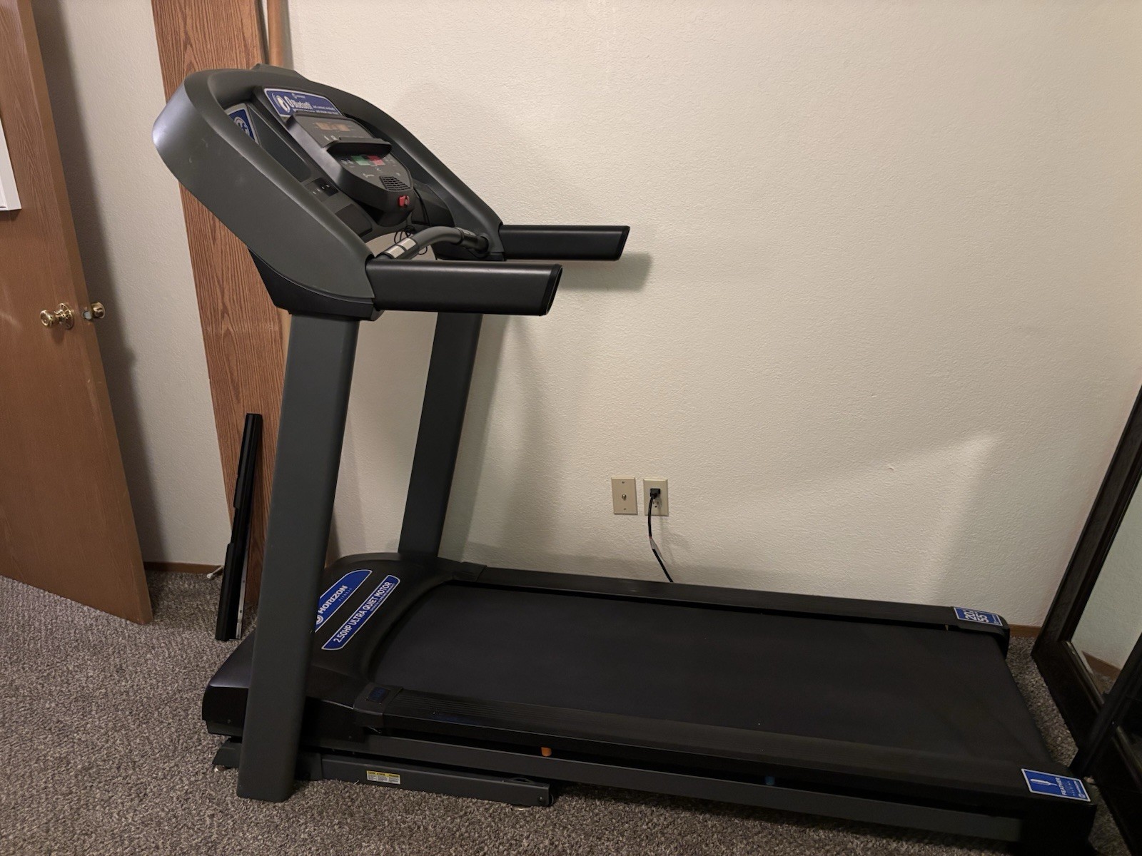 Horizon Fitness T101 Electric Treadmill 20"x55" Bluetooth Speakers Tablet Rack