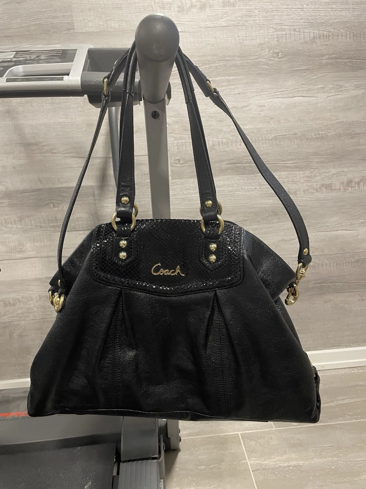 Borsa a tracolla Coach Ashley Carryall nera F19243 pelle di serpente accento pelle di mucca