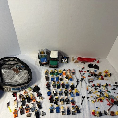 Lego Mini figures— 16 Star Wars 36 misc. Lego people, carry case and accessories