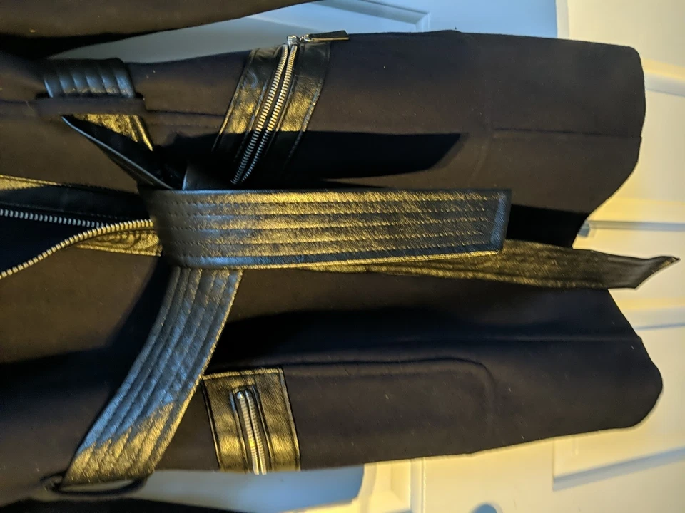 Abrigo para mujer Via Spiga 2 azul marino mezcla de lana cuello de piel sintética cinturón ribete de cuero vegano Foto 4 de 4