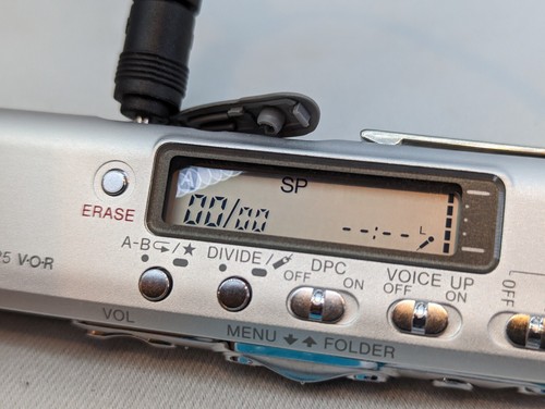 Sony Digital Voice Editor 2~IC Recorder ICD-SX25 V-O-R - Broken Battery Pin (I) - Picture 3 of 17