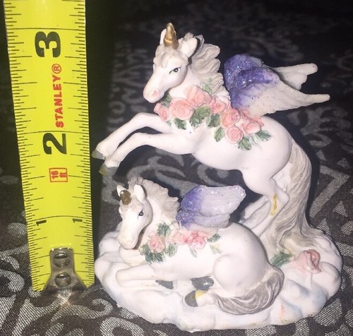 A MOTHER AND HER YOUNG UNICORN LAYING ON A CLOUD FIGURINE 3"x3" - Picture 7 of 11