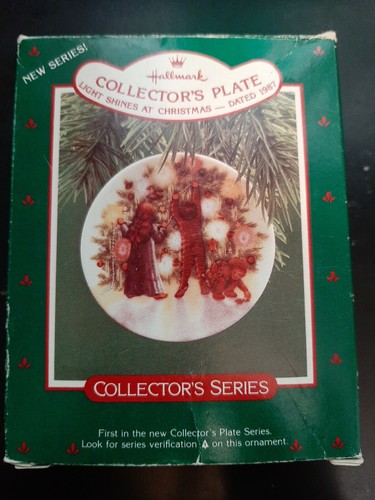 Hallmark Ornament Collector's Plate Ornament 1987 Light Shines at Christmas 1st