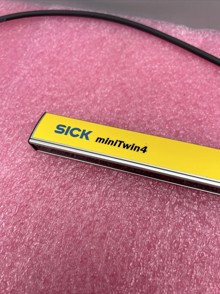 SICK C4MT-07214ABB00AA0 Mini Cortina Pantalla Doble 4 Luces Foto 2 de 3