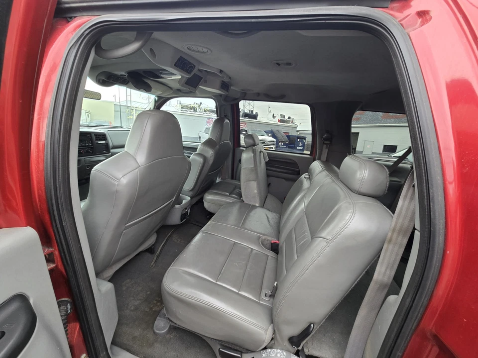 Used Radiator fits: 2005 Ford Excursion 8-445 7.3L diesel w/o integral transmiss - Imagem 2 de 4