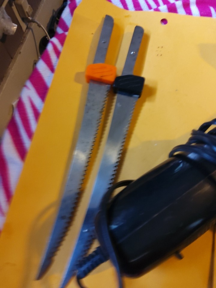 Ozark Trail Electric Fishing Fillet Knife with serrrated blade 2 Sets