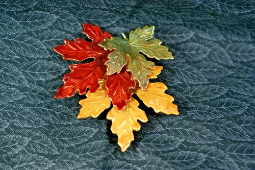 BR28 - Vintage Brooch, Pin, Costume Jewelry, Enameled Maple Leaves, Gold Toned