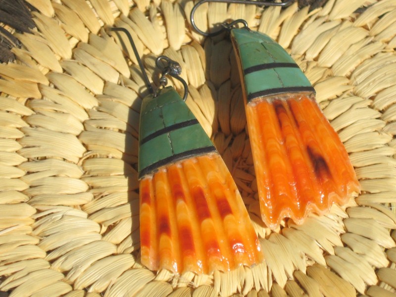 c1990 SANTO DOMINGO PUEBLO TURQUOISE S. OYSTER EARRINGS NATIVE AMERICAN INDIAN