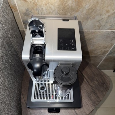 Nespresso De'Longhi EN 750.B Lattissia Pro