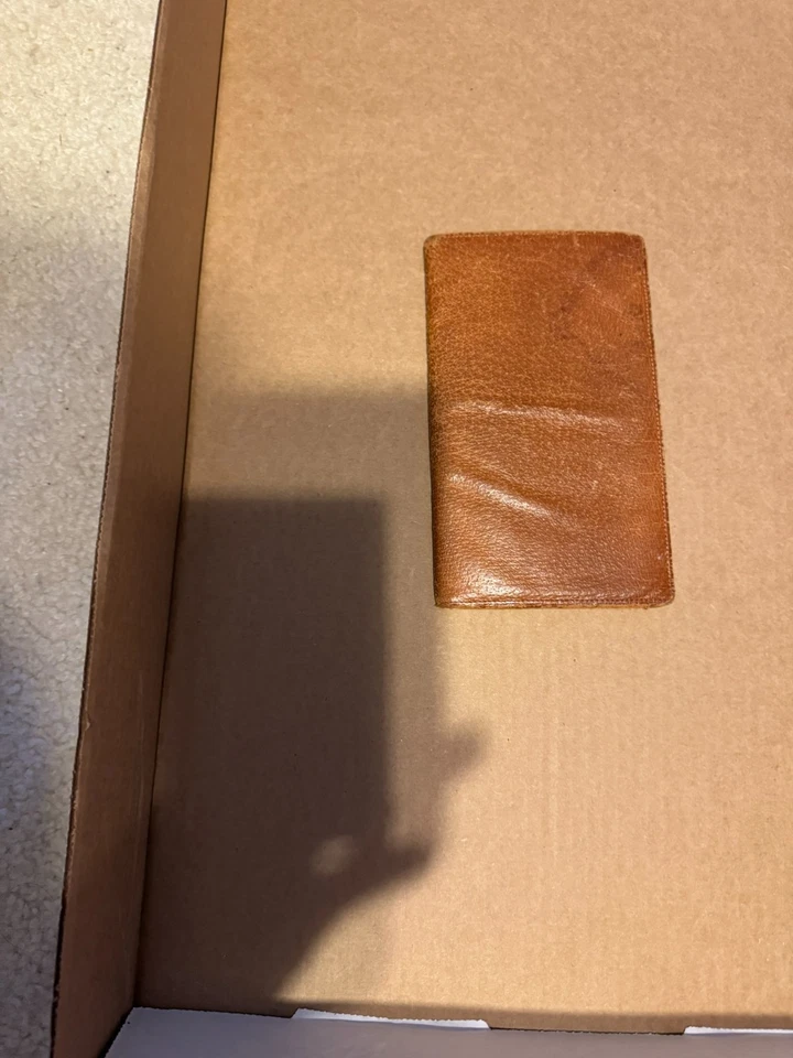 Cartera porta pasaporte vintage de cuero de cerdo marrón grande de los años 60 7" H Yugoslavia Foto 3 de 4