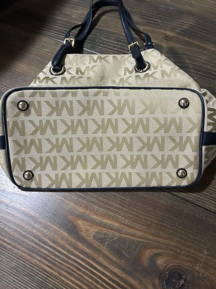 Bolso de Mano Michael Kors Beige Tostado Signature Lona y Cuero Grande Foto 2 de 4